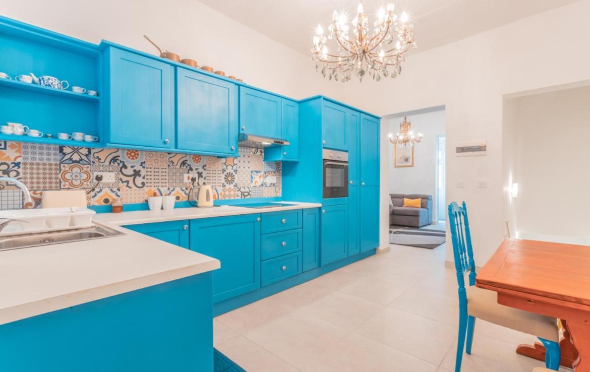 Blue Waves Apartment With Maltese Balcony Valletta Exterior photo